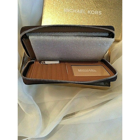 NWT Authentic Michael Kors Perforated Gold Stars Large Flat Multi- Phonecase - Picture 7 of 11